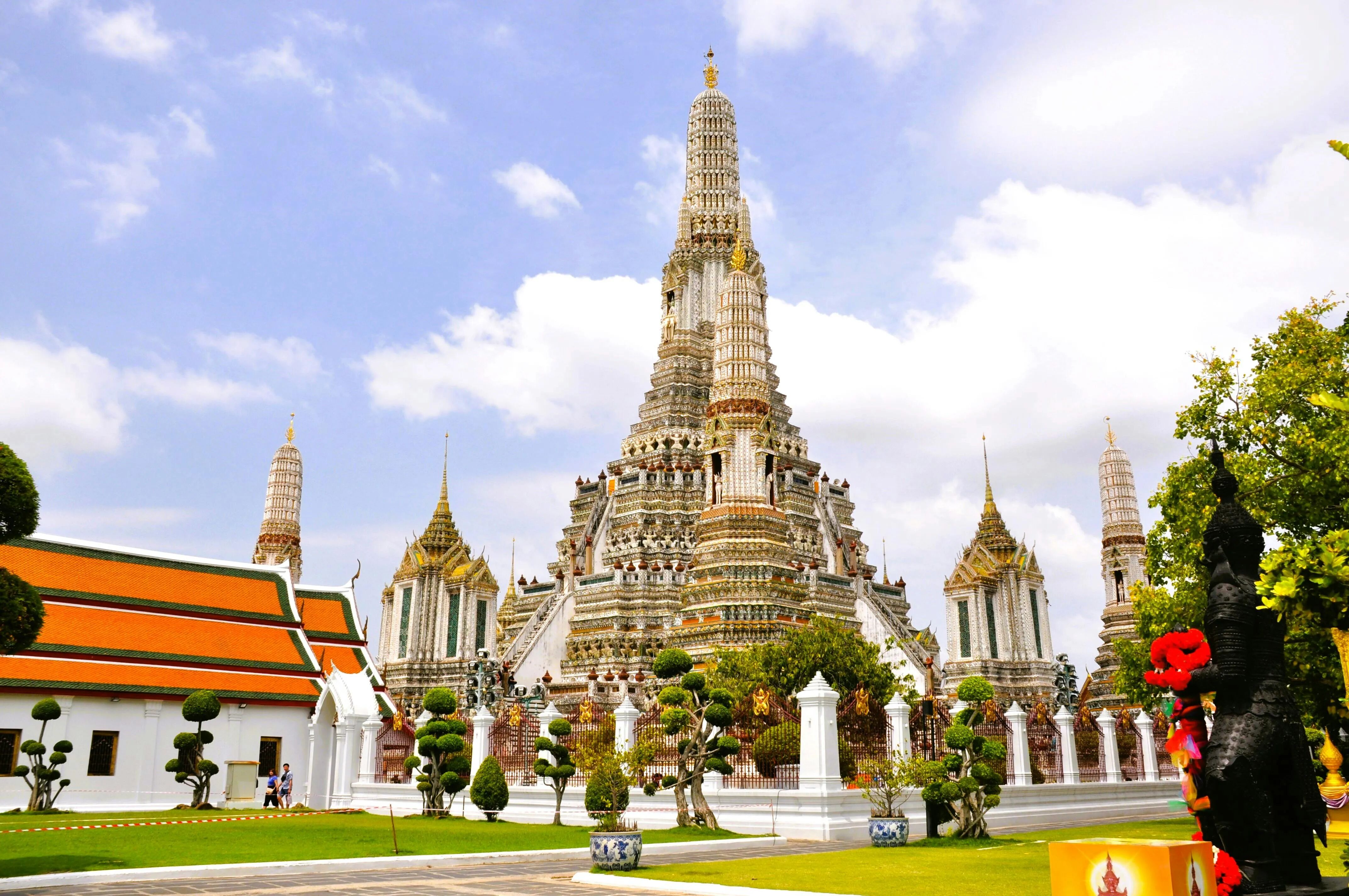 Capture the authentic charm of Thailand’s cultural scene